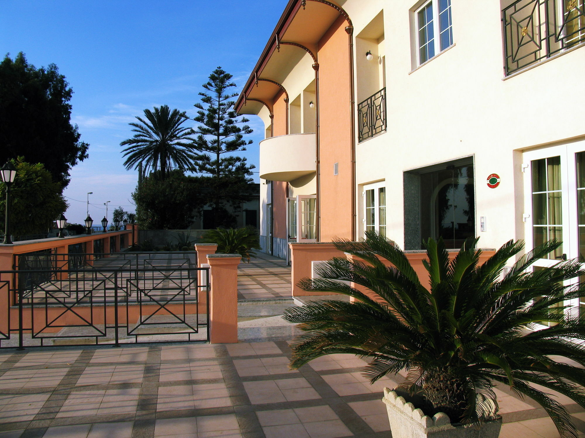 Regent Beach Hotel & Apartments Reggio di Calabria Exterior foto